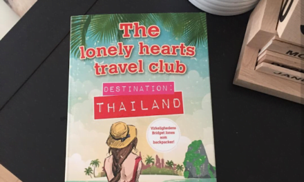 “The lonely hearts Travel Club: Destination Thailand” af Katy Colins