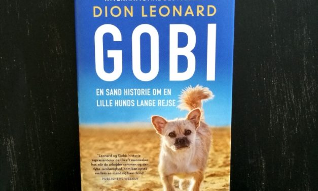 “Gobi – en sand historie om en lille hunds lange rejse” af Dion Leonard