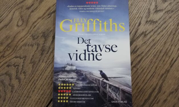 “Det tavse vidne” af Elly Griffiths
