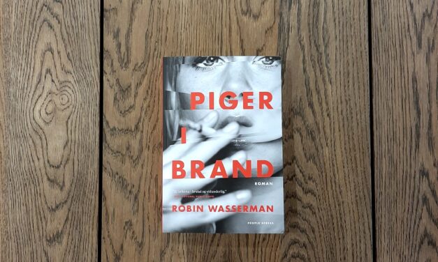 “Piger i brand” af Robin Wasserman
