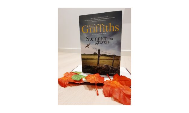 “Stemmer fra graven” af Elly Griffiths