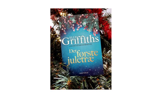 “Det første juletræ” af Elly Griffiths