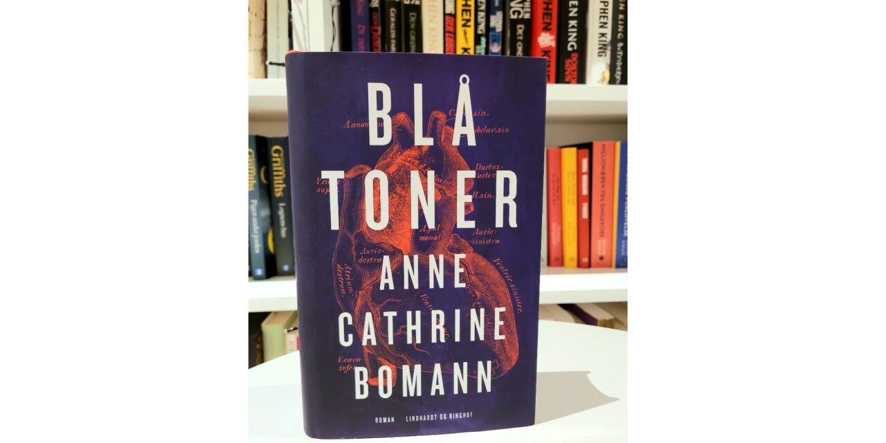 “Blå toner” af Anne Cathrine Bomann